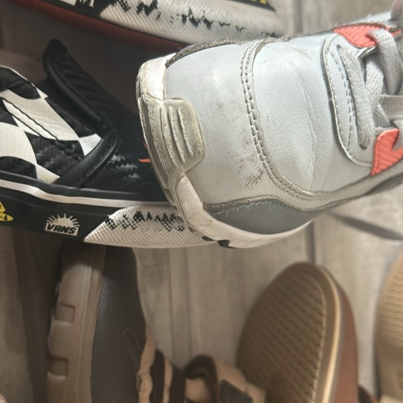 Shoes size 8 and 8 1/2 - Picture 6 of 13